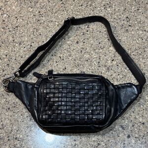 Vilenca Holland Black Woven Leather waist Bag